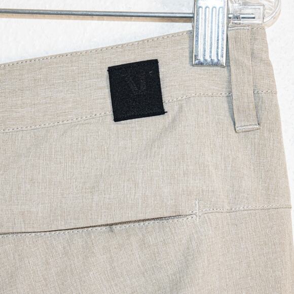 Vuori Men's 32x31 Aim Pants Lightweight Stretch in khaki - Picture 8 of 10